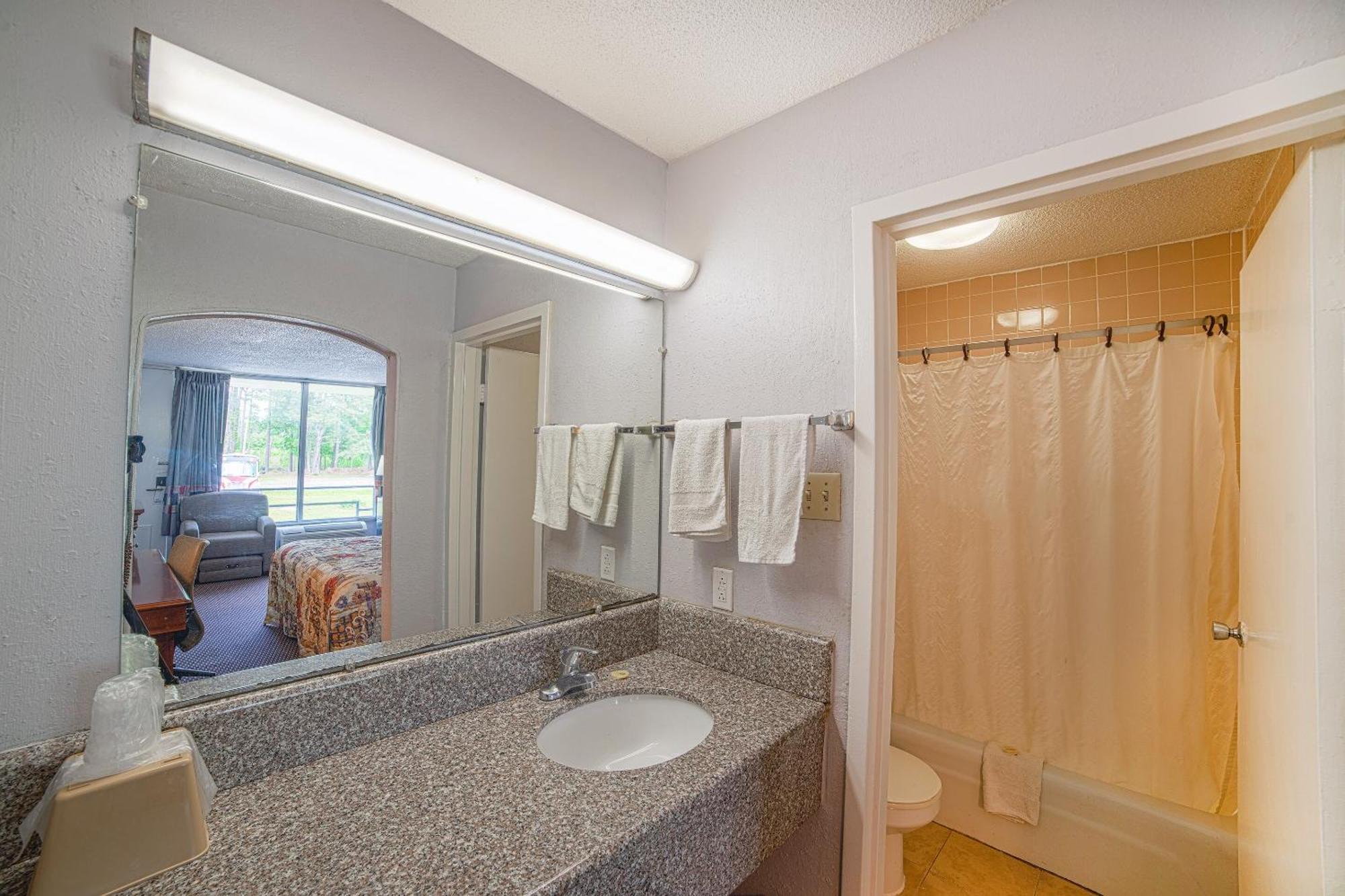 Masters Inn Selma Smithfield I-95 By Oyo Exterior foto